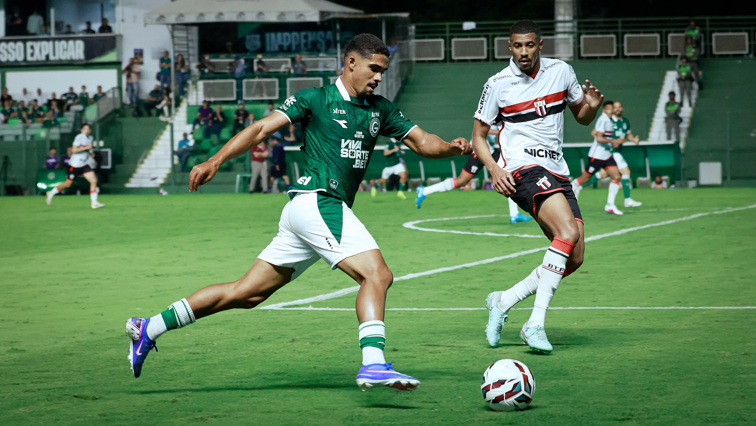 Kadu Sousa fez o gol da vitória do Goiás diante do Botafogo-SP (Foto - Rosiron Rodrigues)