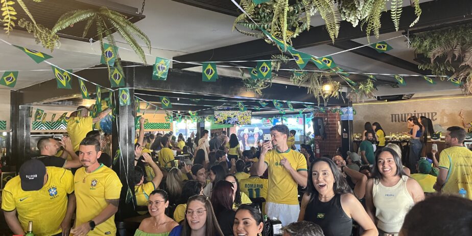 Torcida faz festa em Anápolis após vitória do Brasil sobre o Japão e classificação às oitavas