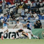 Imagem jogadores disputando a bola de jogo