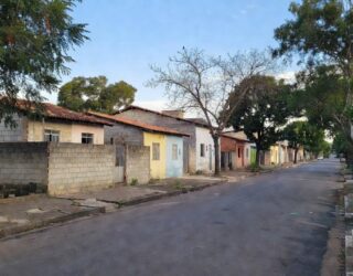 Vídeo registrou início de confusão que terminou em briga entre pai e filho em Anápolis. (Imagens: Reprodução)
