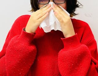 Especialista do CEAP-SOL orienta sobre medidas simples para prevenir doenças respiratórias durante o período de frio e baixa umidade do ar (Foto: SES-GO)