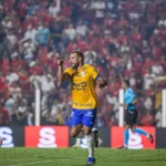 André Luís fez o gol da vitória do Vila Nova (Foto - Roberto Corrêa)
