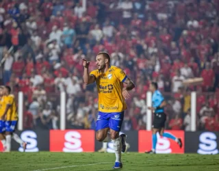 André Luís fez o gol da vitória do Vila Nova (Foto - Roberto Corrêa)