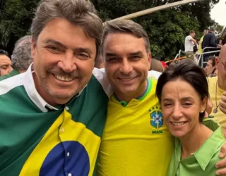 Ana Paula Rezende ao lado de Flávio Bolsonaro e Wilder Morais. (Foto: Reprodução)