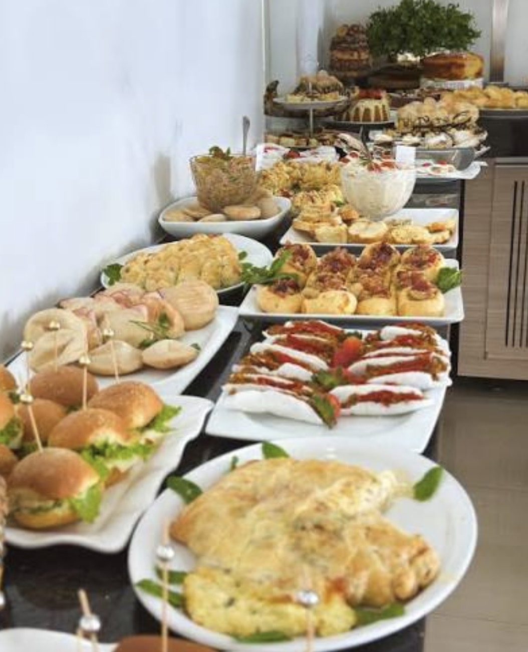 Imagem pães, bolos em café Colonial