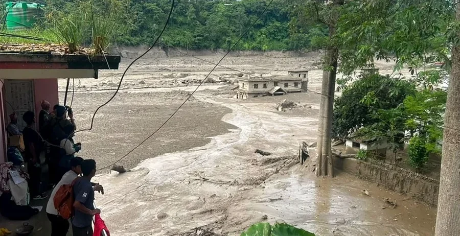 Enchentes no Nepal e no Tibete deixam ao menos 160 mortos e centenas de desaparecidos