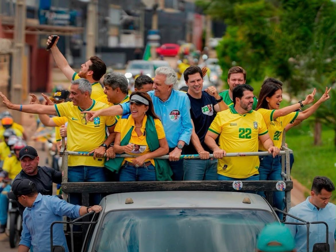Imagem de carreata em apoio a Flávio Bolsonaro